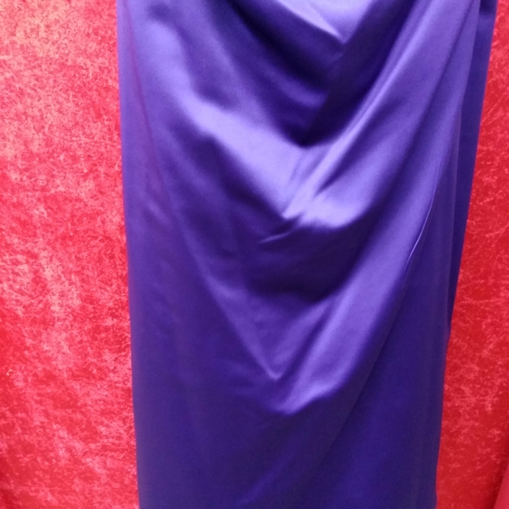 Dresses - Picture 2 of 4